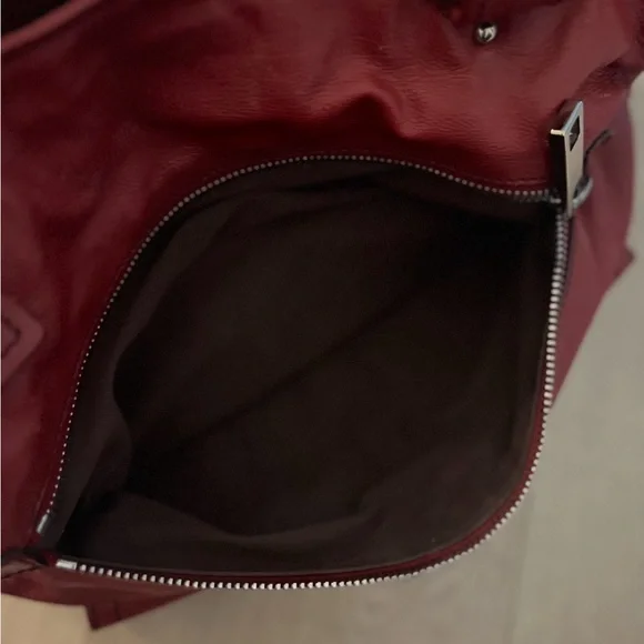 MARC JACOBS MERLOT COLORED BAG! The original MARC JACOBS. Retail over $600 - Picture 4 of 15